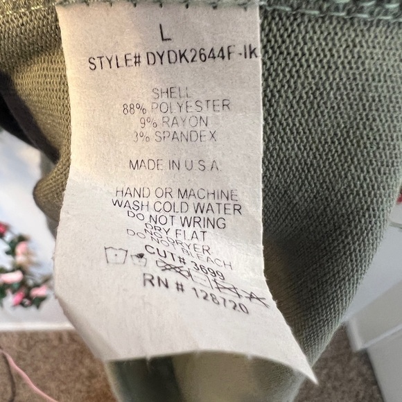 Francesca’s Alya Green V-Neck Wrap Blouse Women’s Large Sage Comfort - Picture 5 of 7